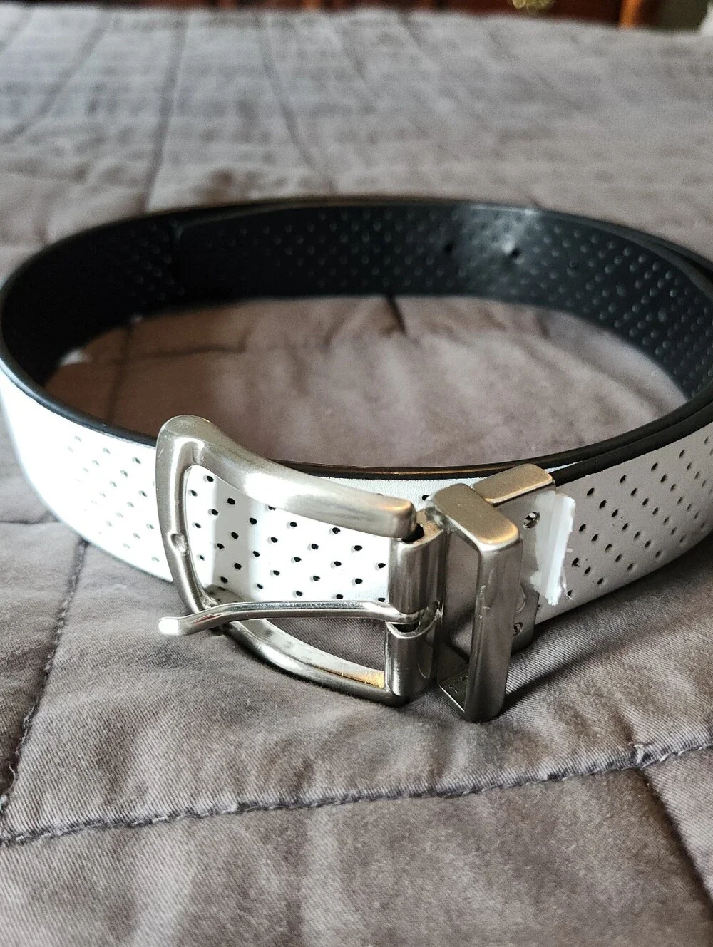 Nike Mens Leather Reversible Black/White Perforated Golf Belt Size 32-33W *READ*